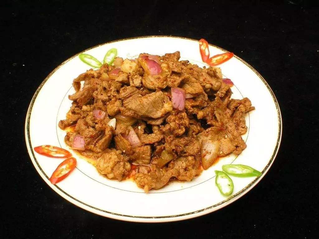 炒烤羊肉的正宗做法视频(炒烤羊肉的正宗做法视频播放)