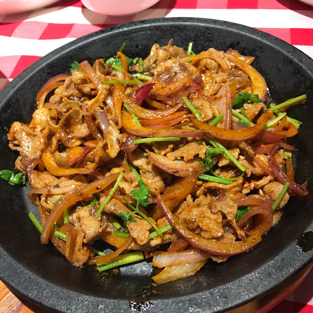 炒烤羊肉的正宗做法视频(炒烤羊肉的正宗做法视频播放)