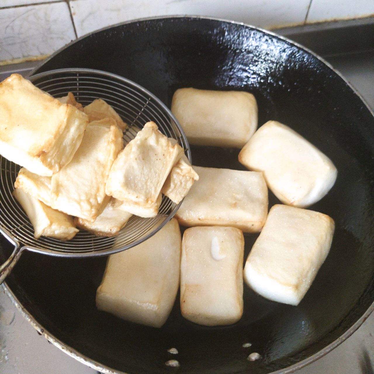 豆腐怎么制作的视频(豆腐怎么制作的视频讲解)