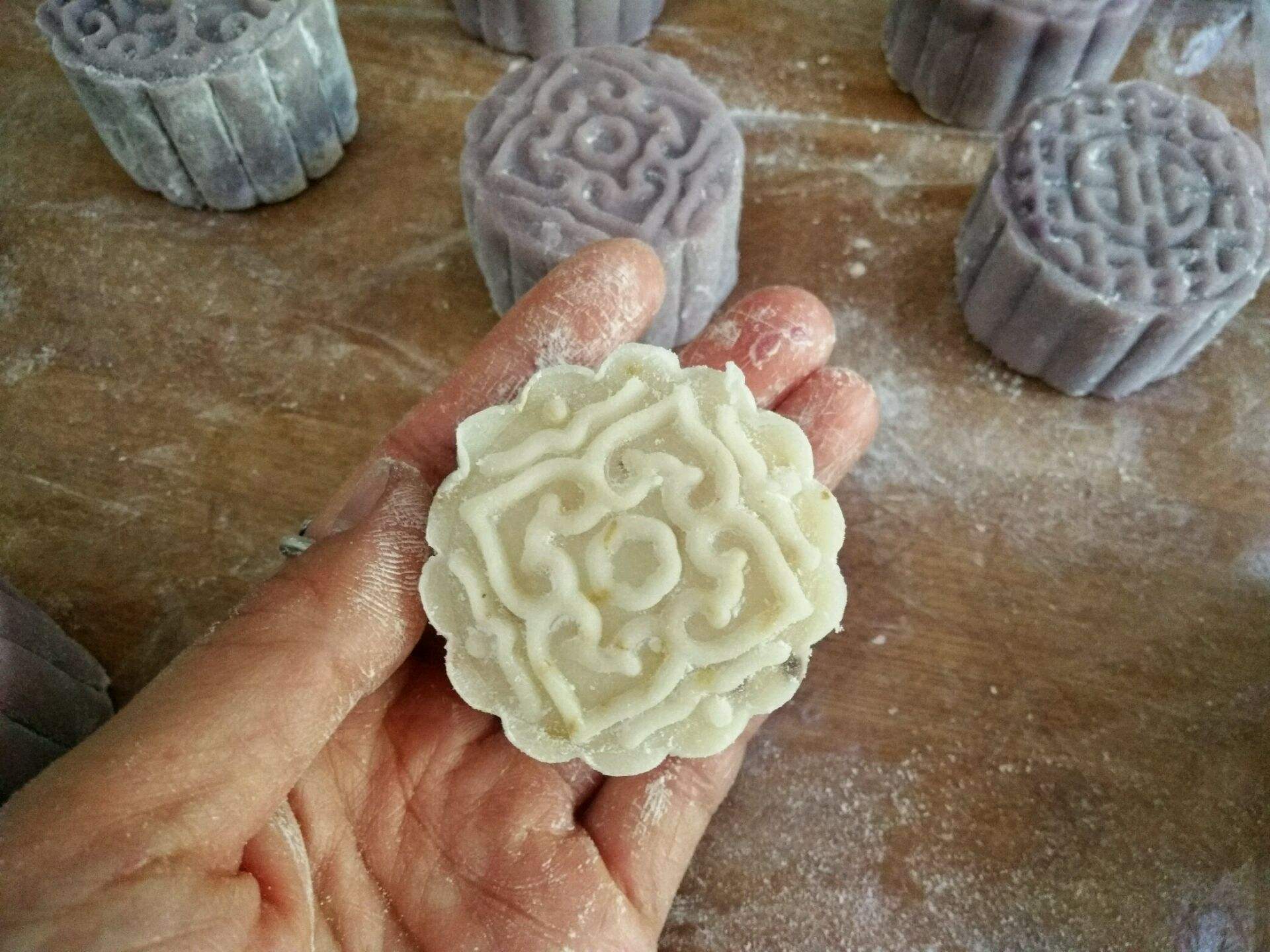 冰皮月饼做法视频(冰皮月饼做法视频简易)