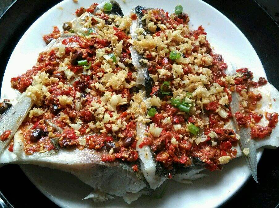 剁椒鱼头怎么做视频(剁椒鱼头制作方法视频)
