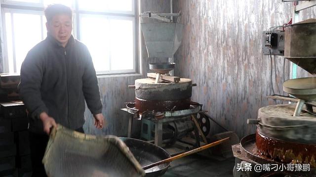 电动石磨制作过程视频