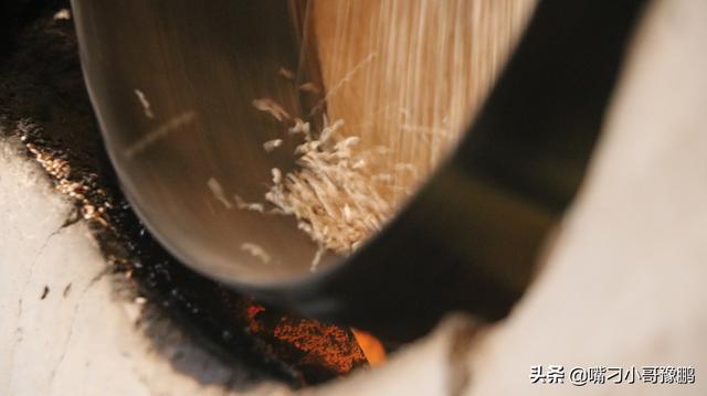 电动石磨制作过程视频