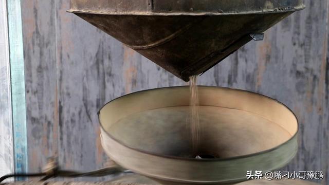 电动石磨制作过程视频