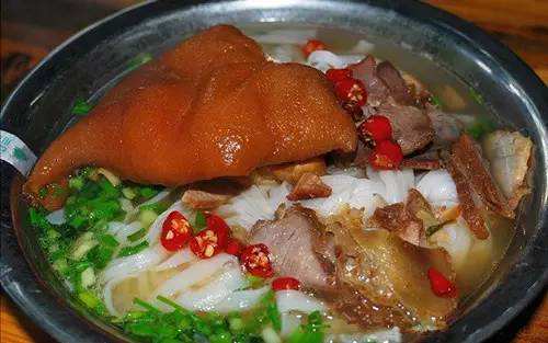 广西猪脚粉做法视频(柳州猪脚粉做法大全视频)